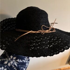 Black Beach Hat